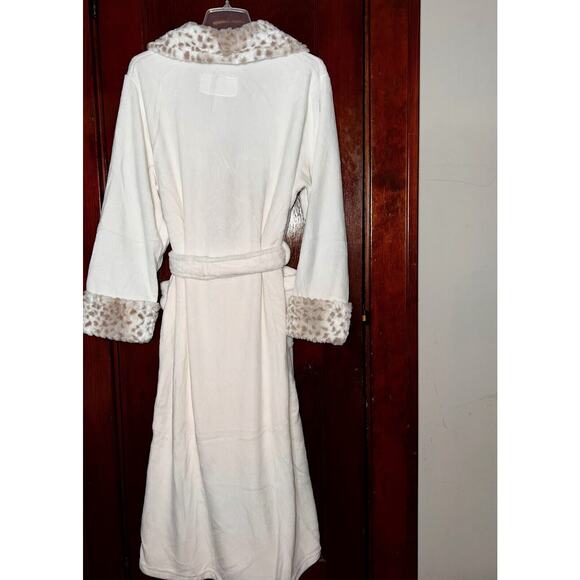 CAROLE HOCHMAN WHITE PLUSH ROBE ANIMAL PRINT TRIM SZ M / MEDIUM NWT SOFT - Picture 4 of 5
